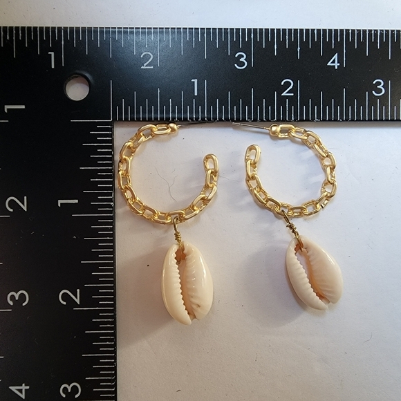 Gold Chain Hoops with Dangle Seashell - Picture 4 of 5